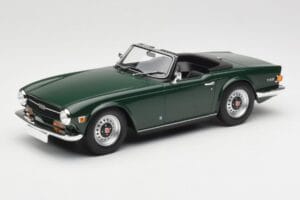 Triumph TR6 PI Donkergroen Minichamps 1:18 155132030 Metaal