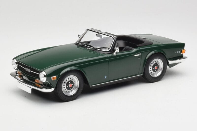 Triumph TR6 PI Donkergroen Minichamps 1:18 155132030 Metaal