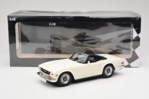 Triumph TR6 PI Wit Minichamps 1:18 155132035 Metaal — afbeelding 6 van 6