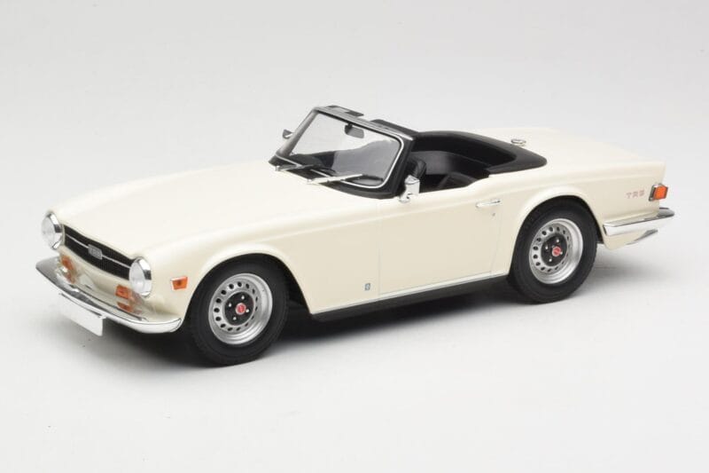 Triumph TR6 PI Wit Minichamps 1:18 155132035 Metaal