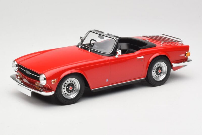 Triumph TR6 PI Rood Minichamps 1:18 155132031 Metaal