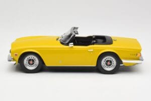 Triumph TR6 RHD Geel Minichamps 1:18 155132034 Metaal — afbeelding 3 van 6