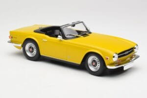 Triumph TR6 RHD Geel Minichamps 1:18 155132034 Metaal — afbeelding 4 van 6