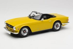 Triumph TR6 RHD Geel Minichamps 1:18 155132034 Metaal