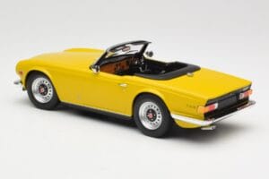 Triumph TR6 RHD Geel Minichamps 1:18 155132034 Metaal — afbeelding 5 van 6