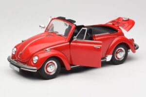 Volkswagen 1302 LS Cabriolet Rood Revell 1:18 08470 Metaal — afbeelding 2 van 8