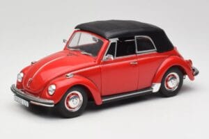 Volkswagen 1302 LS Cabriolet Rood Revell 1:18 08470 Metaal