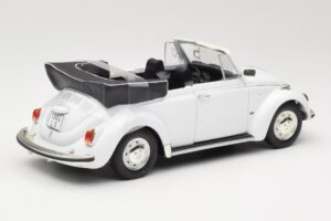 Volkswagen 1302 LS Cabriolet Wit Revell 1:18 8415 Metaal — afbeelding 3 van 8