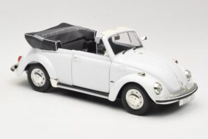 Volkswagen 1302 LS Cabriolet Wit Revell 1:18 8415 Metaal — afbeelding 6 van 8