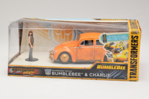 Volkswagen Beetle Bumblebee Transformers With Figure Metals Diecast 1:24 30114 Metaal