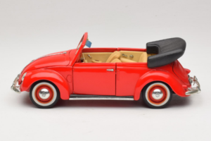 Volkswagen Beetle Cabriolet Rood Maisto 1:18 56010 Metaal — afbeelding 4 van 8