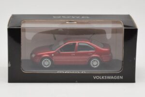 Volkswagen Bora Mk4 Red Metallic Minichamps 1:43 VW003 Metaal — afbeelding 4 van 4