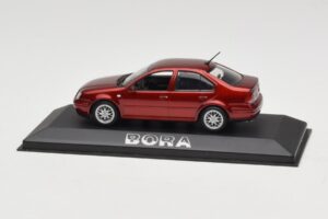 Volkswagen Bora Mk4 Red Metallic Minichamps 1:43 VW003 Metaal