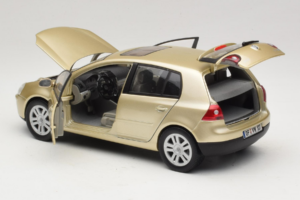Volkswagen Golf Mk5 Light Bronze Metallic Bburago 1:18 09930201W Metaal — afbeelding 5 van 8