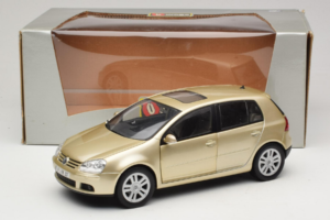 Volkswagen Golf Mk5 Light Bronze Metallic Bburago 1:18 09930201W Metaal — afbeelding 8 van 8