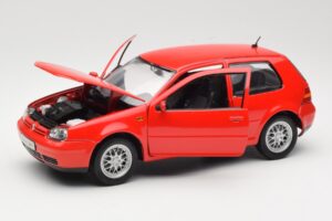 Volkswagen Golf Mk4 GTI Rood Revell 1:18 08943 Metaal — afbeelding 2 van 8