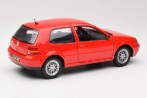 Volkswagen Golf Mk4 GTI Rood Revell 1:18 08943 Metaal — afbeelding 3 van 8