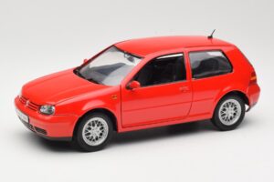 Volkswagen Golf Mk4 GTI Rood Revell 1:18 08943 Metaal