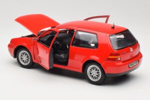Volkswagen Golf Mk4 GTI Rood Revell 1:18 08943 Metaal — afbeelding 5 van 8