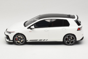 Volkswagen Golf Mk8 GTI Clubsport Pure White Otto 1:18 OT1221 Hars — afbeelding 3 van 6