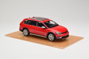 Volkswagen Golf Mk7 Alltrack Tornado Red DNA 1:18 DNA000035 Hars — afbeelding 4 van 6