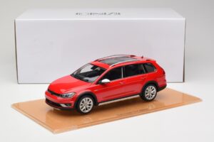 Volkswagen Golf Mk7 Alltrack Tornado Red DNA 1:18 DNA000035 Hars — afbeelding 6 van 6