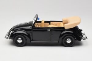 Volkswagen Kever Cabriolet Zwart Maisto 1:18 37800-M6 Metaal — afbeelding 4 van 8