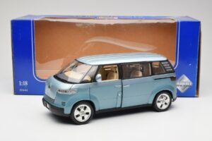 Volkswagen Microbus Concept Lichtgroen Revell 1:18 08444 Metaal — afbeelding 8 van 8