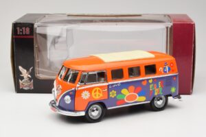 Volkswagen Microbus T1 Flower Power Road Signature 1:18 92329 Metaal — afbeelding 8 van 8