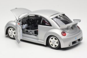 Volkswagen New Beetle RSi Zilver Bburago 1:18 3306 Metaal — afbeelding 5 van 8