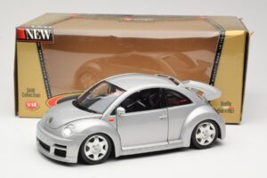 Volkswagen New Beetle RSi Zilver Bburago 1:18 3306 Metaal — afbeelding 8 van 8