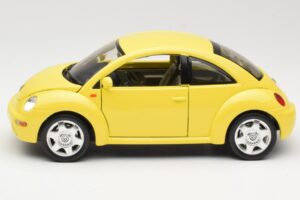 Volkswagen New Beetle Geel Bburago 1:18 BEETLE001 Metaal — afbeelding 4 van 8