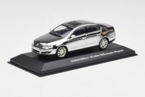 Volkswagen Passat B6 Chrome Silver 10 Years Volkswagen Magazine Minichamps 1:43 PASSAT004 Metaal — afbeelding 2 van 4