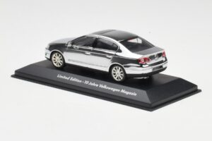 Volkswagen Passat B6 Chrome Silver 10 Years Volkswagen Magazine Minichamps 1:43 PASSAT004 Metaal — afbeelding 3 van 4