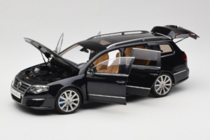 Volkswagen Passat B6 R36 Variant Zwart NZG 1:18 KF044-4A Metaal — afbeelding 2 van 8