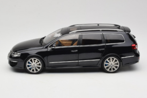 Volkswagen Passat B6 R36 Variant Zwart NZG 1:18 KF044-4A Metaal — afbeelding 4 van 8