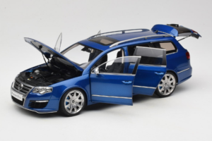 Volkswagen Passat B6 R36 Variant Blauw NZG 1:18 KF044 Metaal — afbeelding 2 van 9