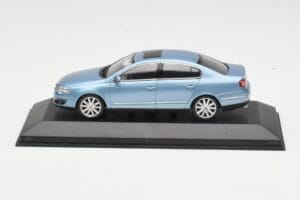 Volkswagen Passat B6 Blue Metallic Minichamps 1:43 PASSAT002 Metaal