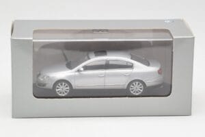 Volkswagen Passat B6 Zilver Minichamps 1:43 PASSAT003 Metaal — afbeelding 4 van 4
