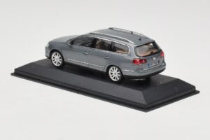 Volkswagen Passat B6 Variant Grey Metallic Minichamps 1:43 PASSAT005 Metaal — afbeelding 3 van 4