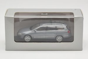 Volkswagen Passat B6 Variant Grey Metallic Minichamps 1:43 PASSAT005 Metaal — afbeelding 4 van 4