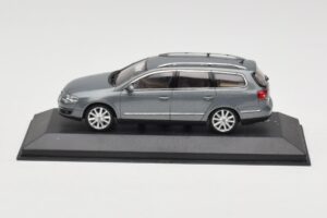 Volkswagen Passat B6 Variant Grey Metallic Minichamps 1:43 PASSAT005 Metaal
