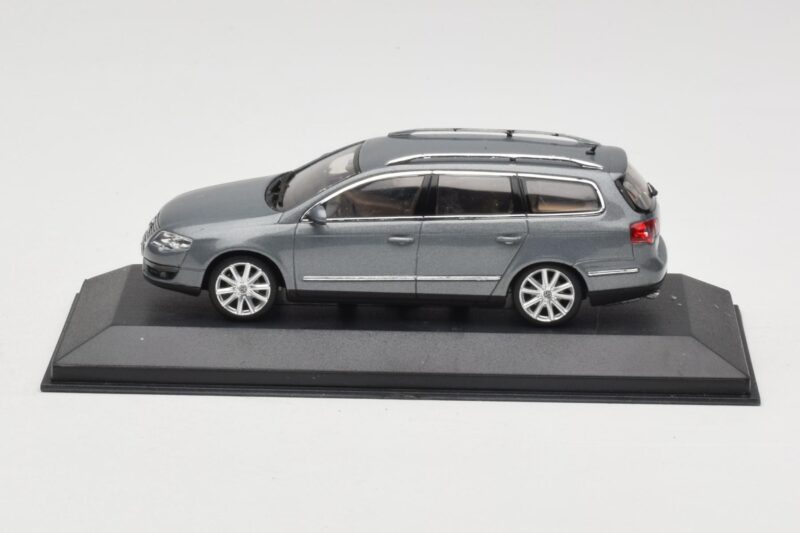 Volkswagen Passat B6 Variant Grey Metallic Minichamps 1:43 PASSAT005 Metaal