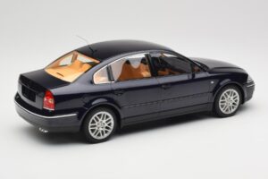 Volkswagen Passat W8 B5.5 Indigo Blue DNA 1:18 DNA000029 Metaal — afbeelding 2 van 6
