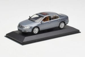 Volkswagen Phaeton 3D Grijs Minichamps 1:43 3D0099300GPR7Q Metaal — afbeelding 2 van 4
