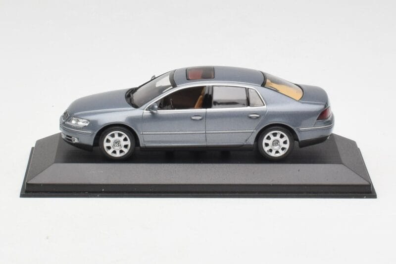 Volkswagen Phaeton 3D Grijs Minichamps 1:43 3D0099300GPR7Q Metaal