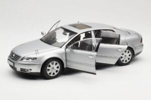 Volkswagen Phaeton D1 Silver Metallic AUTOart 1:18 79742 Metaal — afbeelding 2 van 8