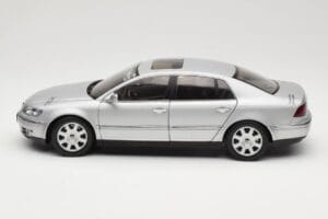 Volkswagen Phaeton D1 Silver Metallic AUTOart 1:18 79742 Metaal — afbeelding 4 van 8
