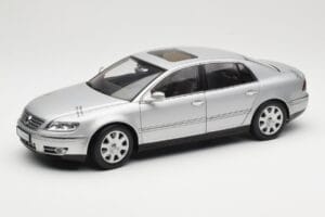 Volkswagen Phaeton D1 Silver Metallic AUTOart 1:18 79742 Metaal