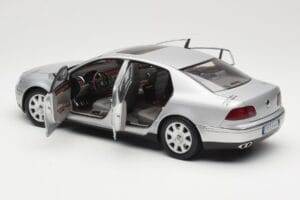 Volkswagen Phaeton D1 Silver Metallic AUTOart 1:18 79742 Metaal — afbeelding 5 van 8